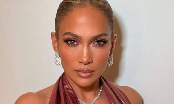Jennifer Lopez: Με αυτά τα ρούχα-κλειδιά έγινε disco queen