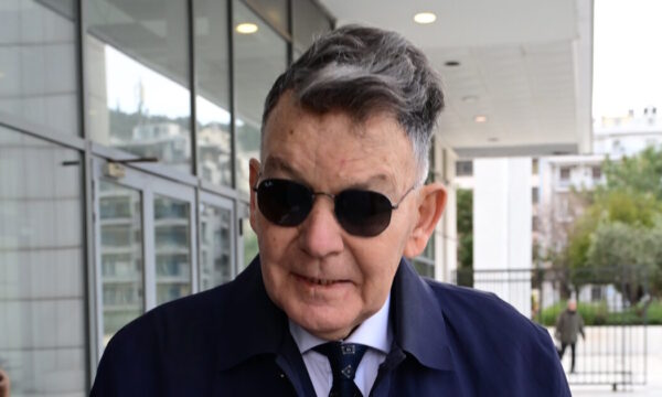 Αλέξης Κούγιας: Πολύ κρίσιμη κατάσταση της υγείας του – Η Εύη Βατίδου και τα παιδιά τους στο πλευρό του