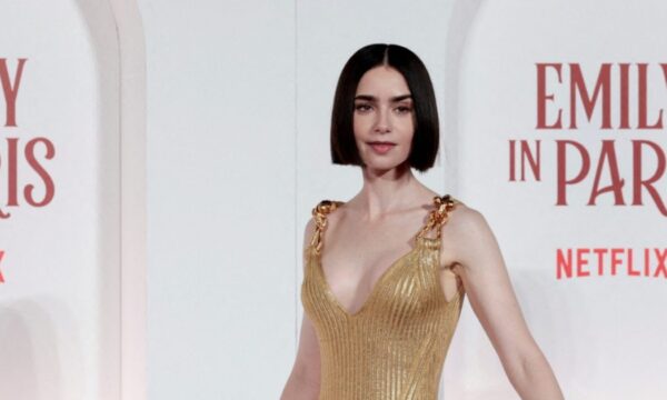 Lily Collins: Η «Emily In Paris» απέκτησε το πρώτο της μωρό μέσω παρένθετης μητέρας