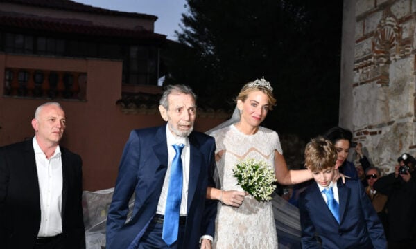 Χρυσή Βαρδινογιάννη: Με κομψό νυφικό Costarellos και τιάρα!