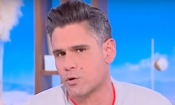Δημήτρης Ουγγαρέζος: «Δικοί μου άνθρωποι με εγκατέλειψαν λίγο πριν φύγει από τη ζωή η μητέρα μου»