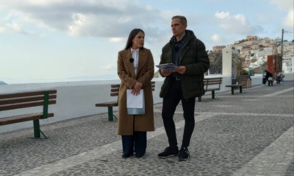Όπου είναι Ελλάδα: Στην Σαντορίνη και σήμερα η εκπομπή του ΣΚΑΪ
