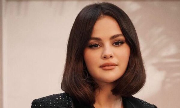 Selena Golez: Αν έχεις κόψει τα μαλλιά σου σε bob πρέπει να δεις το χτένισμά της