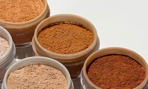 Setting Powder: Τελικά ποια είναι η σωστή πούδρα για κάθε επιδερμίδα;