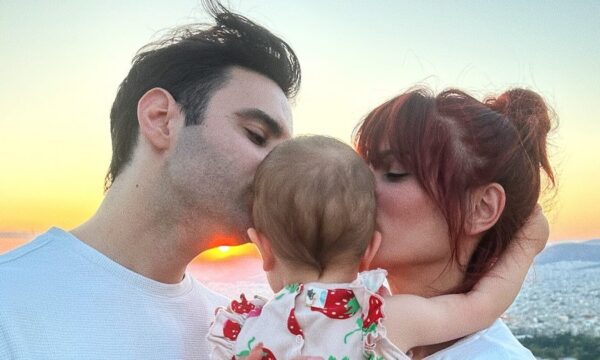 Μαίρη Συνατσάκη – Ίαν Στρατής: Γλυκές στιγμές με την κόρη τους Ολίβια – Φωτογραφίες