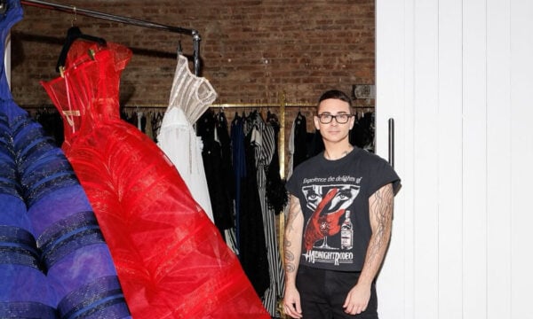 NWFW: Ο Christian Siriano δημιούργησε υπέροχα φορέματα στο χρώμα του Άγιου Βαλεντίνου