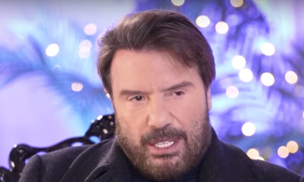 Στράτος Τζώρτζογλου: «Μεγάλωσα σε μία αρκετά φτωχή οικογένεια, ζούσαμε σε ημιυπόγειες κατοικίες, δεν είχαμε χρήματα»