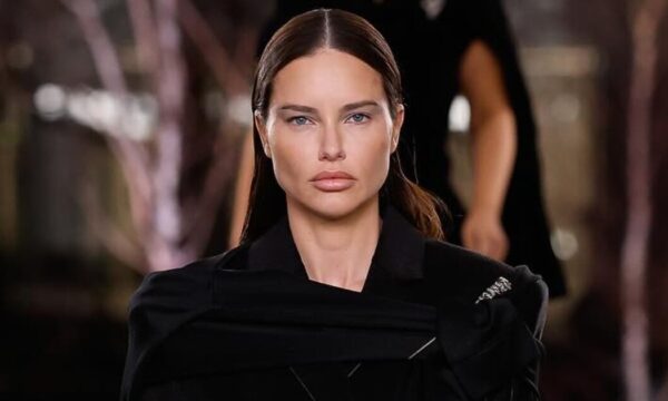 Tory Burch: Τα beauty looks στο show FW 2025 είναι ρομαντικά και φωτεινά
