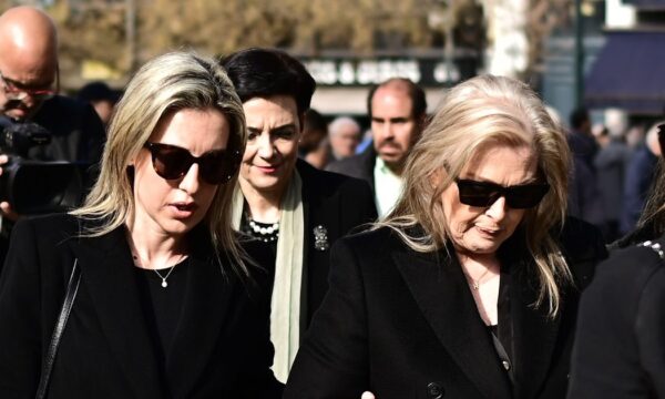 Πόπη Δομάζου: Η δήλωση μετά την αιχμηρή ανάρτηση από τις αδελφές της – «Θα μπορούσα να είχα πει κάτι κι εγώ»