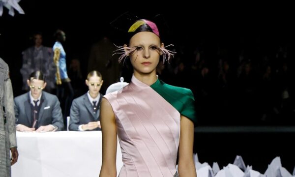 Thom Browne: Τα beauty looks είναι εξωτικά με τον πιο εξεζητημένο τρόπο και εμπνευσμένα από την τέχνη του origami και τα πουλιά