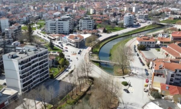 Όπου Είναι Ελλάδα: Ζωντανά από τα Τρίκαλα και τη Σαντορίνη η εκπομπή του ΣΚΑΪ