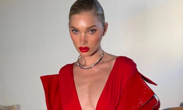7 κατακόκκινα looks για την Ημέρα του Αγίου Βαλεντίνου γιατί μας αρέσουν τα κλισέ