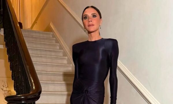 Η Victoria Beckham φόρεσε τα παπούτσια που «επιμηκύνουν» τα πόδια