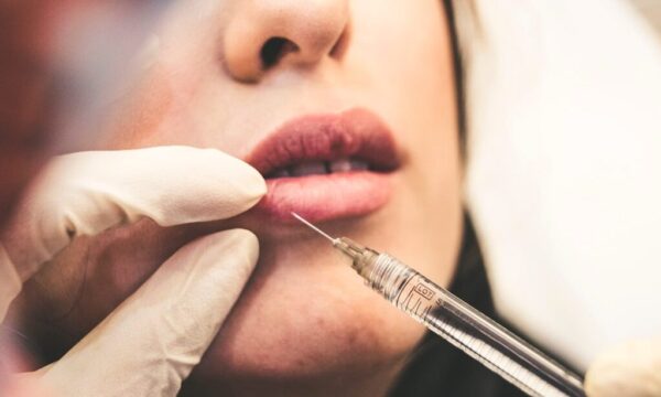 ΕΡΕΥΝΑ: Επιφυλακτικές οι Ελληνίδες για τις χειρουργικές αισθητικές παρεμβάσεις