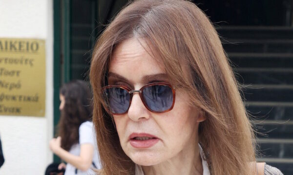 Δίκη Πέτρου Φιλιππίδη – Κάτια Δανδουλάκη: «Πολιορκούσε στενά τη Λένα Δροσάκη, του είπα “θέλω να φύγεις”»