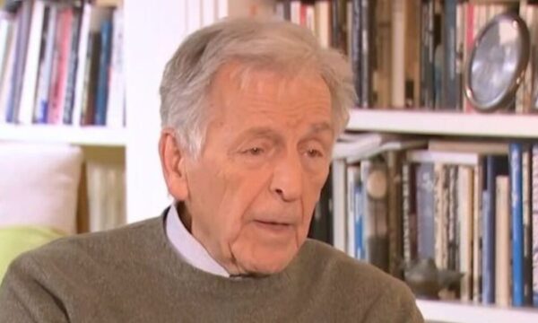Κώστας Γαβράς: «Έπρεπε να βρω γάλα γαϊδούρας για να σωθεί ο αδελφός μου, ήμουν εννέα χρονών»