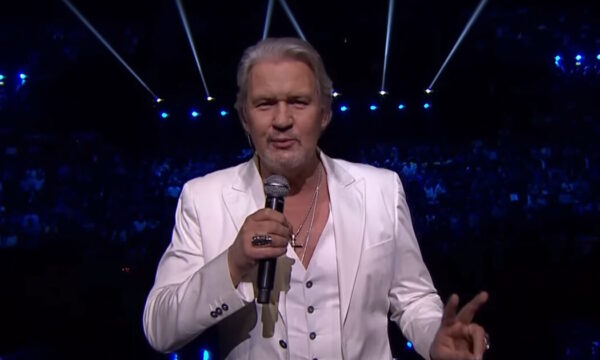Johnny Logan: Ο θρύλος της Eurovision για πρώτη φορά στην Ελλάδα
