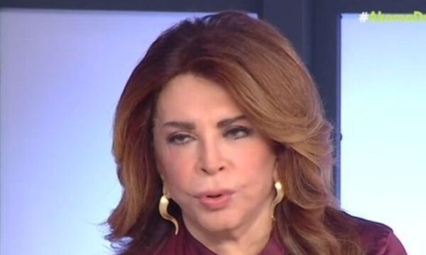 Μιμή Ντενίση: «Έπεσαν πάνω μου 40 άτομα, με έριξαν κάτω και έπαθα κάταγμα στο ιερό οστό»