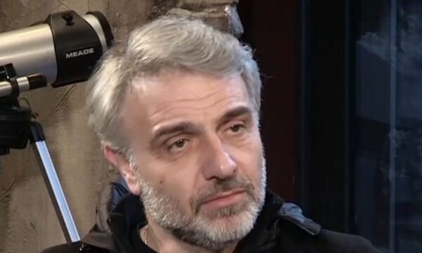 Φάνης Μουρατίδης: «Μου έστειλαν άσεμνες φωτογραφίες και κατά λάθος έβαλα καρδούλα γιατί είμαι εντελώς άσχετος»