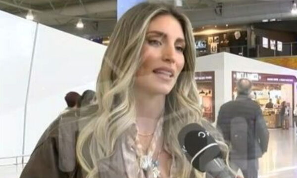 Αθηνά Οικονομάκου: «18 χρόνια ασχολούνται μαζί μου, έχω συνηθίσει» – Η αντίδραση για το εξώδικο του Φίλιππου Μιχόπουλου
