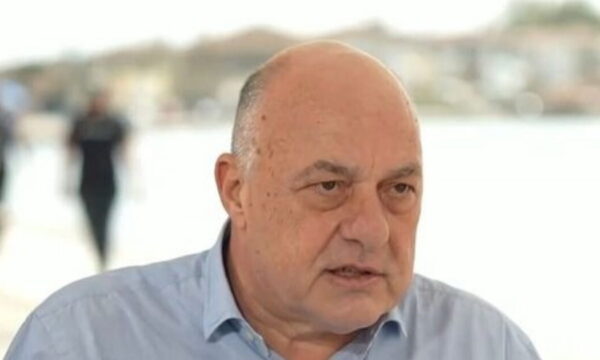 Αχιλλέας Μπέος: «Έχω πλύνει πιάτα και έχω σφουγγαρίσει, ανδρισμός δεν είναι εάν θα βοηθήσεις τη γυναίκα σου στο σπίτι»