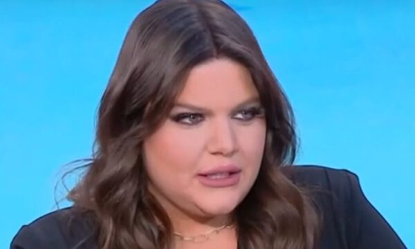Δανάη Μπάρκα: «Κάποιος προσβλήθηκε από αυτό το βίντεο, εμένα με κάνει να πιστεύω περισσότερο στην αγάπη»