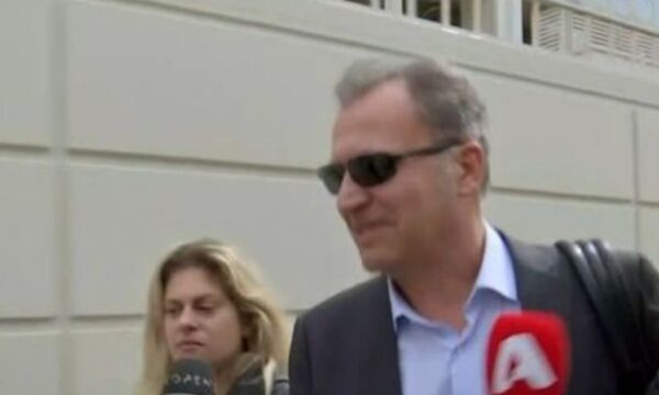 Δημήτρης Οικονόμου: Η πρώτη on camera αντίδραση μετά τη δημόσια συγγνώμη στον αέρα του ΣΚΑΪ