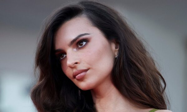 Emily Ratajkowski: Έκανε το χειρότερο κούρεμα της ζωής της – Το αποκάλυψε σε video και έγινε viral