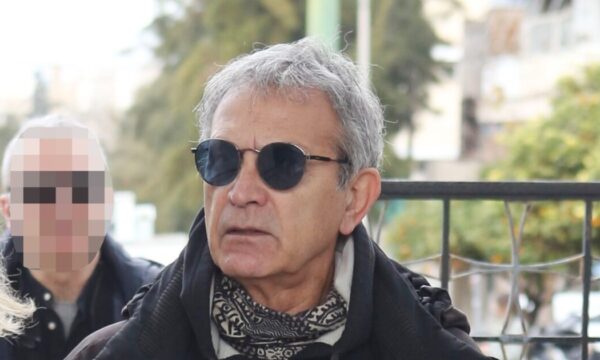 Γιώργος Νταλάρας: «Τον αδελφό μου τον είχαν στείλει σε σχολείο για άπορα και ορφανά παιδιά, ο πατέρας μας ήταν πάντα απών»