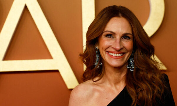 Julia Roberts: Η ηθοποιός τιμήθηκε από τα Όσκαρ της Γαλλίας