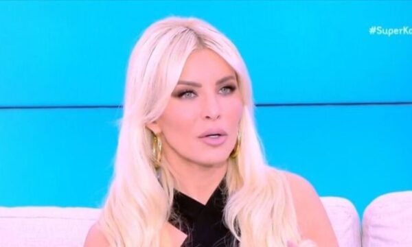 Κατερίνα Καινούργιου: «Δε νιώθω πολύ καλά, θα πάω λίγο μέσα» – Τι είπε η παρουσιάστρια για την ξαφνική αδιαθεσία της