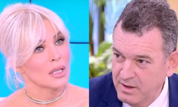 Κατερίνα Καινούργιου σε Νίκο Παπαδόπουλο: «Δεν σας είδα να πηγαίνετε στα Τέμπη και να μην επιτρέπετε το μπάζωμα»
