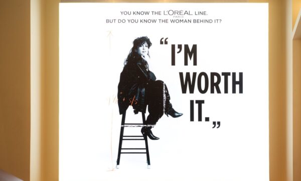 “I’m Worth It”: Η ιστορία πίσω από το διάσημο σλόγκαν της L’Oréal Paris και ένα συγκινητικό ντοκιμαντέρ για τη γυναικεία δύναμη