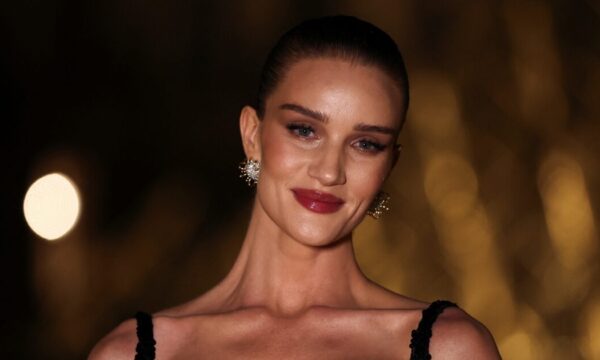 Le Grand Diner du Louvres: Τα εντυπωσιακά beauty looks των celebrities