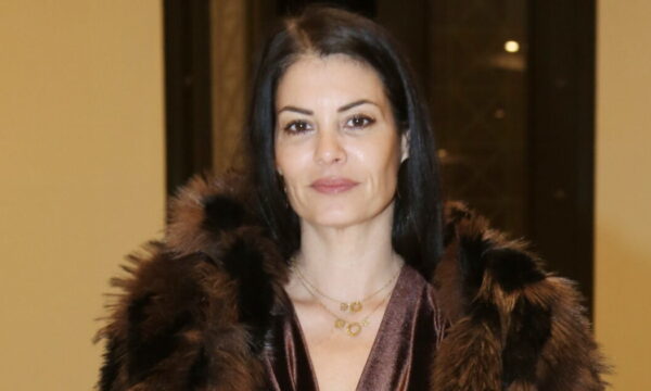 Μαρία Κορινθίου για Αντελίνα Βαρθακούρη: «Είναι ωραίο να προσέχεις τον άντρα σου, δεν είναι χαλάρωμα να μένεις σπίτι»