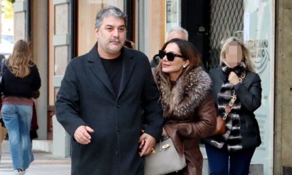 Βασίλης Μπισμπίκης: Η selfie φωτογραφία με τη Δέσποινα Βανδή μέσα στο αεροπλάνο
