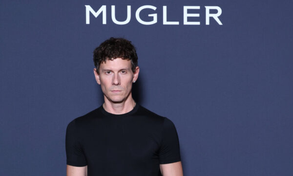 Mugler: Ο Casey Cadwallader αποχώρησε από creative director! Ποιος έρχεται στην θέση του