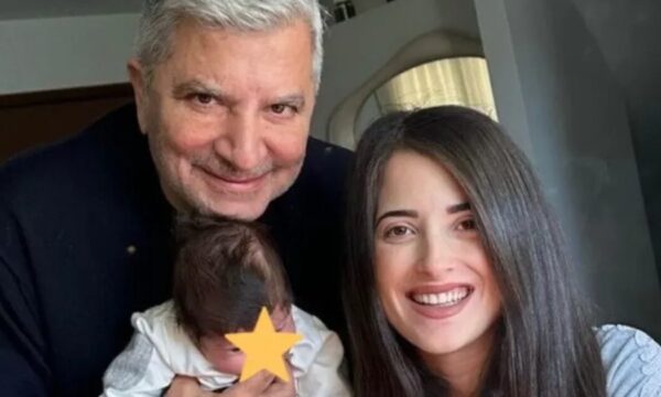 Γιώργος Πατούλης – Νάνσυ Κοιλού: Η πρώτη οικογενειακή φωτογραφία αγκαλιά με τον νεογέννητο γιο τους και οι ευχές