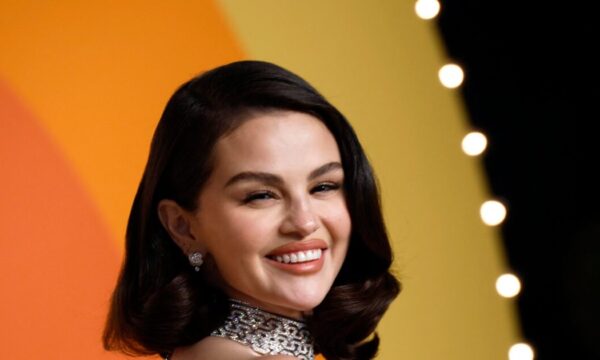 Selena Gomez: Στην πιο εξεζητημένη φωτογράφιση υιοθέτησε το πιο κομψό matchy beauty look
