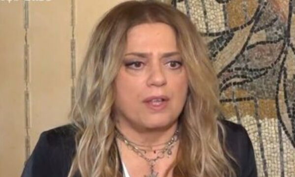 Ελένη Τσαλιγοπούλου: «Εξαιτίας ενός προβλήματος που είχα στα μάτια, δεν ήθελα να βγαίνω καθόλου, ειδικά στην τηλεόραση»
