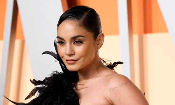 Vanessa Hudgens: Το «μάτι της τίγρης» μανικιούρ της είναι σουρεάλ και boho μαζί