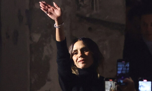 Victoria Beckham: Η νέα συλλογή προσαρμόζεται στις τάσεις διατηρώντας το signature style της σχεδιάστριας!