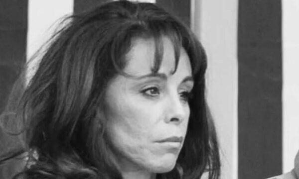 Βούλα Πατουλίδου: «Η πιο τρυφερή φράση μιας μάνας, έγινε κραυγή και θρήνος» – «Γροθιά στο στομάχι» η ανάρτησή της για τα Τέμπη