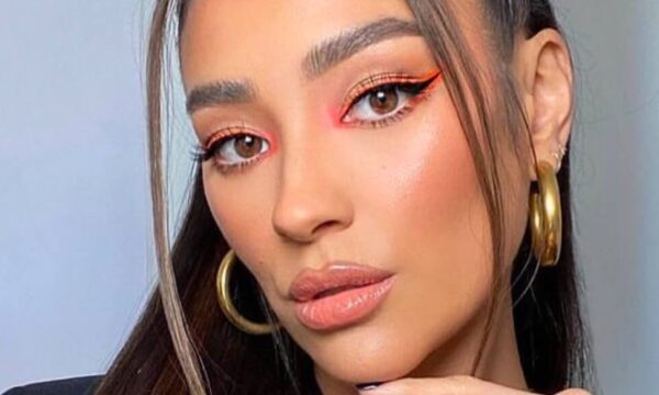 Η επιστροφή του winged eyeliner: Το μακιγιάζ που απογειώνει το βλέμμα μας