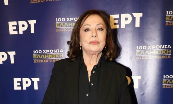 Χάρις Αλεξίου: «Η μουσική δεν σταματάει ποτέ, θα έρθουν νεότεροι άνθρωποι» – Πρεμιέρα για το «100 χρόνια ελληνική δισκογραφία»