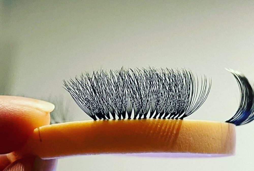 Pointy Lashes: Ανακαλύψτε το επαναστατικό στιλ βλεφαρίδων που σαρώνει το διαδίκτυο