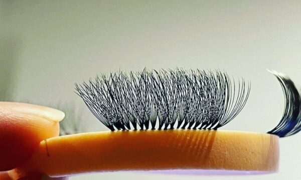 Pointy Lashes: Ανακαλύψτε το επαναστατικό στιλ βλεφαρίδων που σαρώνει το διαδίκτυο
