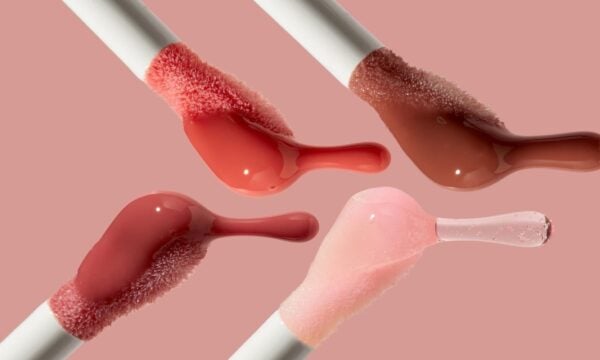 Μήπως να αναβαθμίσετε το lip gloss με ένα lip oil; – Πώς θα αξιοποιήσετε στο έπακρο τα μοναδικά πλεονεκτήματά του