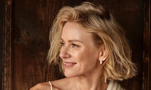 Naomi Watts: Το καρέ της είναι η απόλυτη τάση, ιδίως αν τολμάτε να αλλάξετε τα μαλλιά σας αυτήν την περίοδο