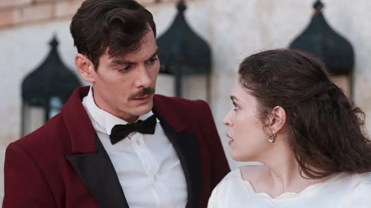 Grand hotel: Ο Πέτρος υποψιάζεται πως η Αλίκη τον εξαπατά συστηματικά